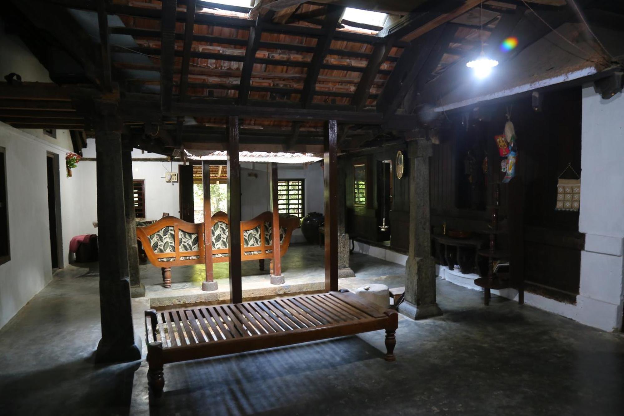The Mana-Heritage stay - Chengazhimattam Mana Kottayam Luaran gambar